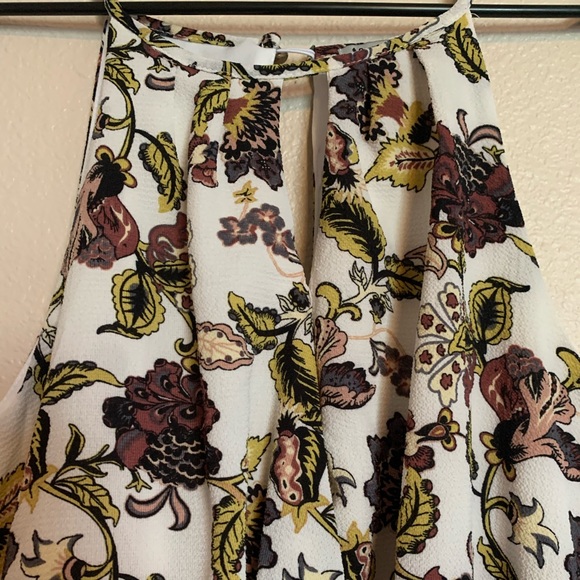 Halter-top romper - Picture 2 of 3